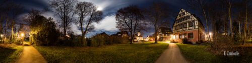 Rundumaufnahme bei Vollmond an der Bibliothek in Gärtringen in einem 360 Grad Panorama