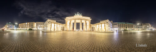 Berlin Brandenburger Tor Panorama Vol II - 360 Grad Fotografie vor dem Brandenburger Tor am Pariser Platz in Berlin bei Nacht