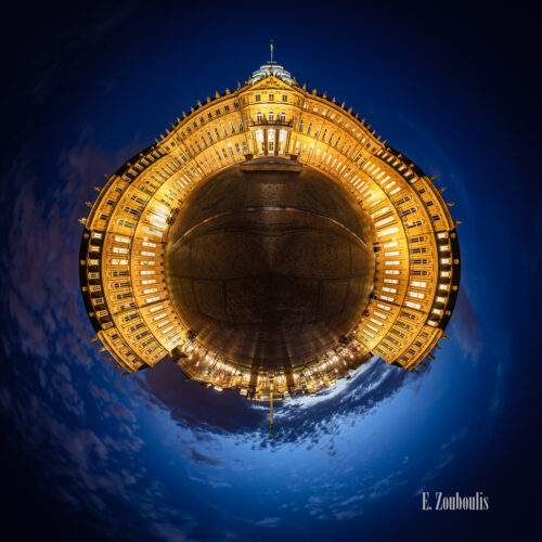 360 Grad Fotografie am Schlossplatz in Stuttgart zur blauen Stunde als kleiner Planet. Zu sehen ist das Neue Schloss und die Jubiläumssäule vor dem Königsbau