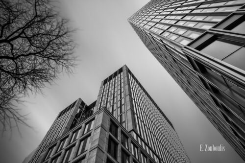 Fotografie in Frankfurt am Main mit Blick auf die Taunusanlage 8. Langzeitbelichtung in schwarz weiß